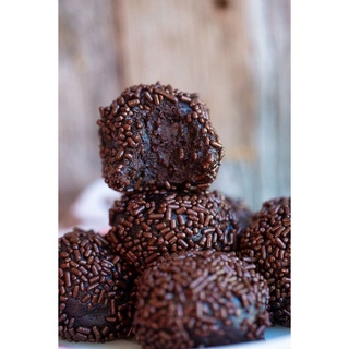 ภาพขนาดย่อของภาพหน้าปกสินค้าChocolate balls 12 pieces (ช็อค บอล) By.Felix Bakery จากร้าน felixbekery บน Shopee