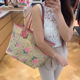 🎀 (สด-ผ่อน) กระเป๋า Tote กลับด้าน สีเบจลายดอก 2990 REVERSIBLE CITY TOTE IN SIGNATURE CANVAS WITH PRAIRIE ROSE