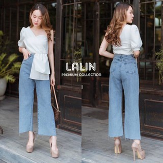 LALIN(ลลิล):: set เสื้อบ่าเดี่ยวแขนพอง สีขาว ใส่แมทกับกางเกงยีนส์ทรงกระบอก