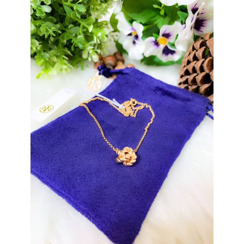 tory-burch-rope-knot-delicate-necklace-สร้อยคอ-จี้เงื่อน-สีทอง-73232