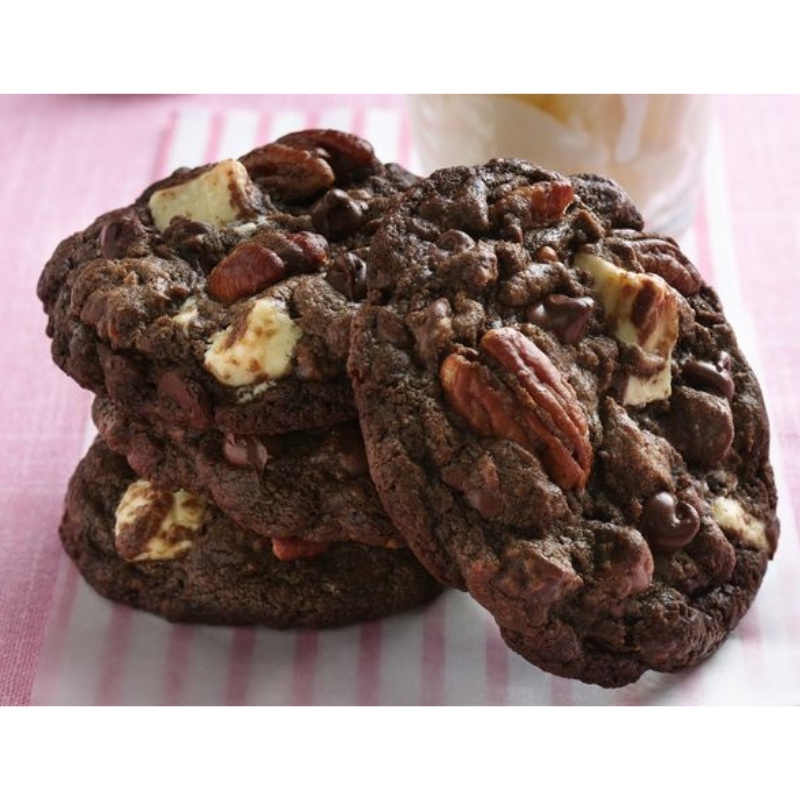 ภาพหน้าปกสินค้าเบตตี้ คร๊อกเกอร์ เเป้งคุกกี้ ช็อคโกเเลตชังค์ 430กรัม - Betty Crocker Cookie Mix for Double Chocolate Chunk Cookies 430g จากร้าน vitafoodstorethailand บน Shopee