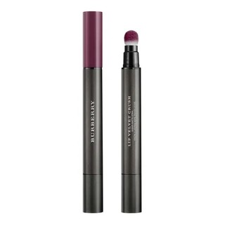 เนื้อลิปสัมผัสนุ่มชุ่มฉ่ำ สี : Oxblood No.94 ปริมาณสุทธิ : 2.5 มล. burberry