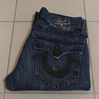 ยีนส์ขาสั้นสภาพ  98%ยี่ห้อ true religion เอว 31 นิ้ว