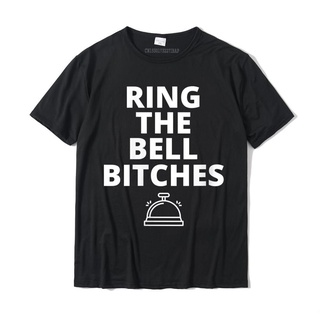 เสื้อยืดผ้าฝ้ายพิมพ์ลายขายดี เสื้อยืดลําลอง ผ้าฝ้าย แขนสั้น พิมพ์ลายเกม The Bell Bitches Player Bunco Dice Night โอเวอร์