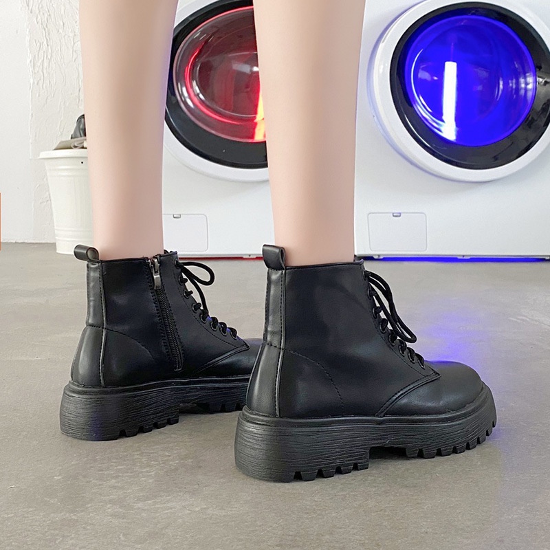 ภาพสินค้าMartin boots ใหม่ ins รองเท้าบูทสั้นผูกเชือกสีดำพื้นหนาแฟชั่นสไตล์เกาหลี จากร้าน kuike103.th บน Shopee ภาพที่ 2
