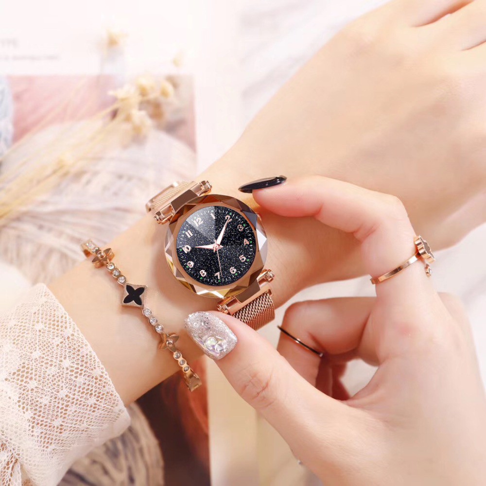 ภาพหน้าปกสินค้านาฬิกาข้อมือ สายสเตนเลส ติดแม่เหล็ก หน้าปัดลายดาว ตัวเลขอารบิก นำแฟชั่น สำหรับผู้หญิง จากร้าน mgonee.th บน Shopee