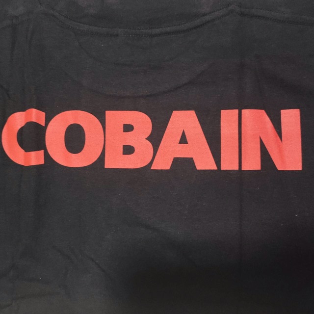 เสื้อยืด-kurt-cobain-นักร้องนำวง-nirvana