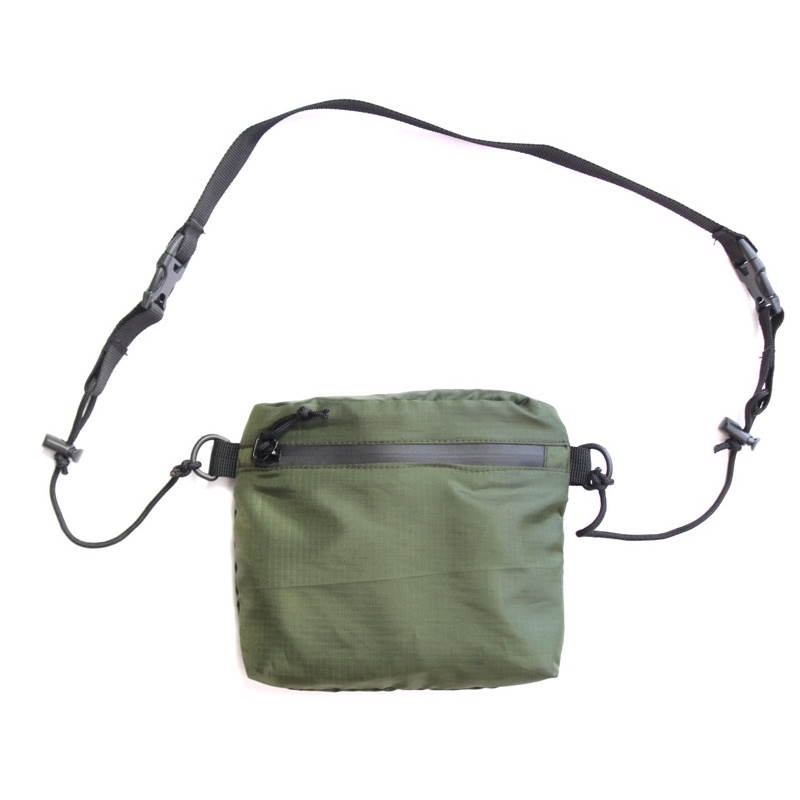 MINISO UNIQLO กระเป๋าสะพายไหล่ น้ําหนักเบา แต่งซิป กันน้ํา เหมาะกับการพกพาเดินทาง สําหรับสตรี