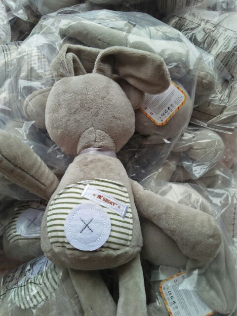ภาพหน้าปกสินค้าตุ๊กตากระต่ายเน่าสีเทา ถ่ายจากสินค้าจริง จากร้าน mali1111 บน Shopee