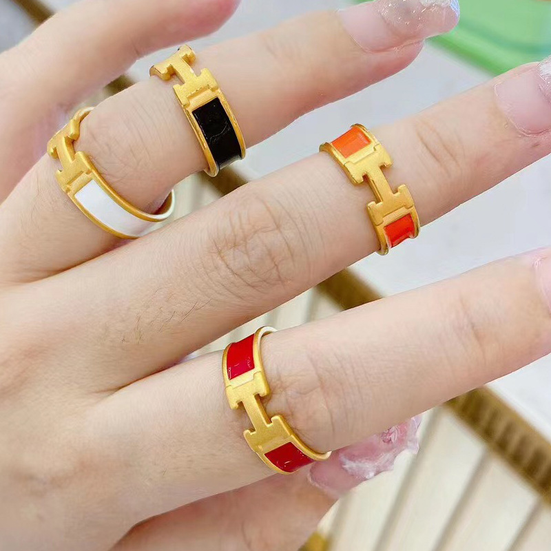 ภาพหน้าปกสินค้าแหวนแฟชั่น การชุบ 3D Gold Enamel Color Glue Fashion H Rings ปรับขนาดได้