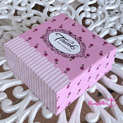 กล่องเค้ก-กล่องคุกกี้-กล่องบราวนี่-แพค-10-ใบ-กระดาษแบบหนา-กล่องของขวัญ-กล่องเค้ก-ลาย-mini-rose-thanks