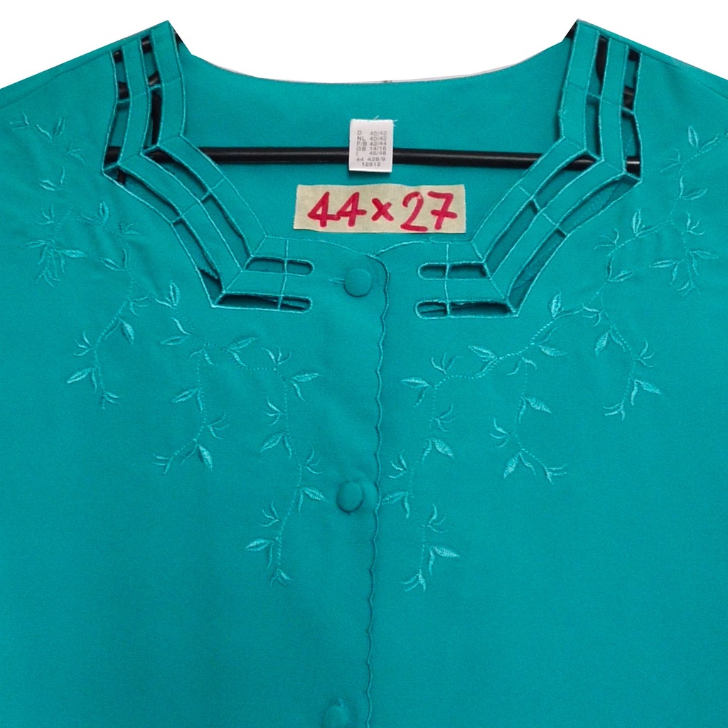 อก-44-นิ้ว-เสื้อคอกลม-กระดุมผ่าหน้า-เสื้อฉลุ-สีเขียว
