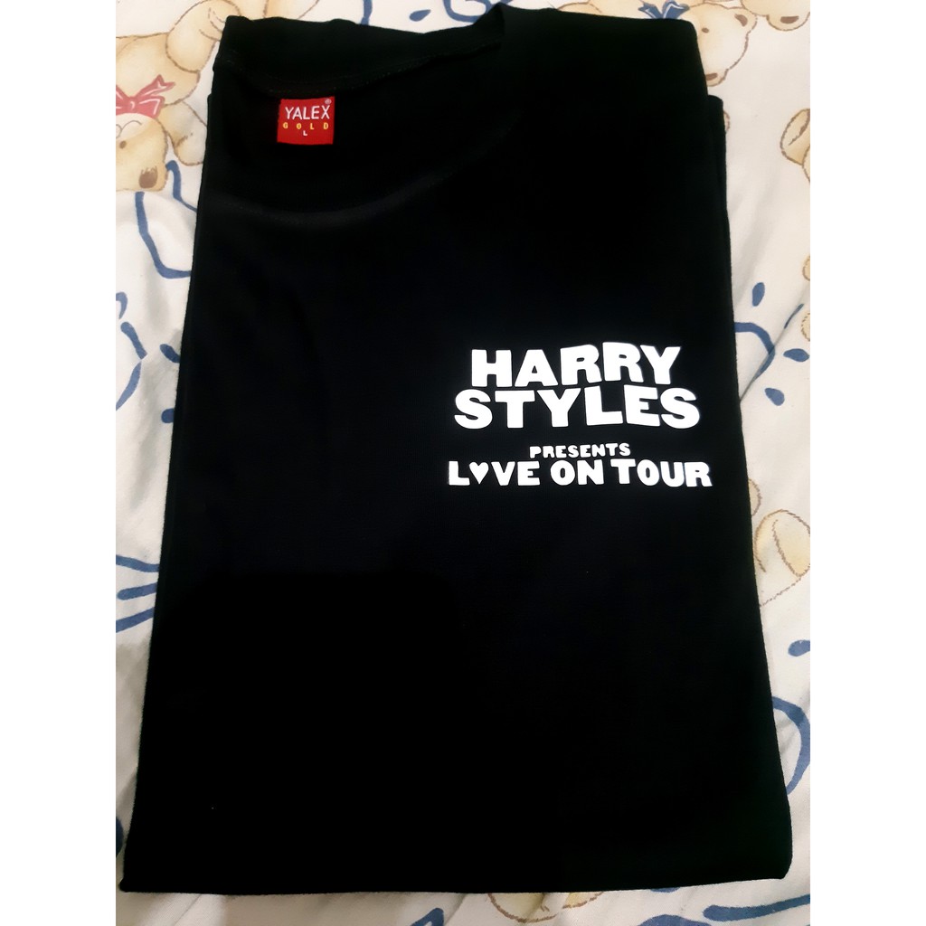 แฮร์รี่สไตล์รักบนเสื้อทัวร์-แฮร์รี่สไตล์รักบนเสื้อยืดทัวร์-แฮร์รี่สไตล์-merch-1d-yze