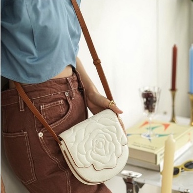 พร้อมส่ง)*New* Aristotle Bag รุ่น Pochette - Cotton Wood