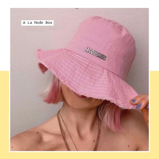 หมวกปีกกว้าง Jacquemus Le Bob Artichaut Bucket Hat