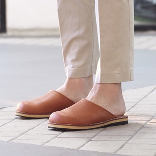 ภาพขนาดย่อของสินค้ารองเท้าหนังวัวแท้ Unisex ทรง Clog ไม่มีสายรัดส้น สีแทน