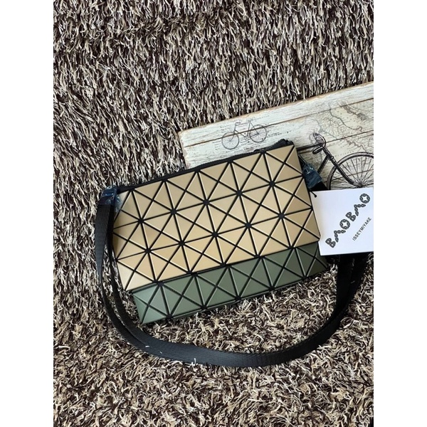 baobao-issey-miyake-prism-kangaroo-crossbody-bag