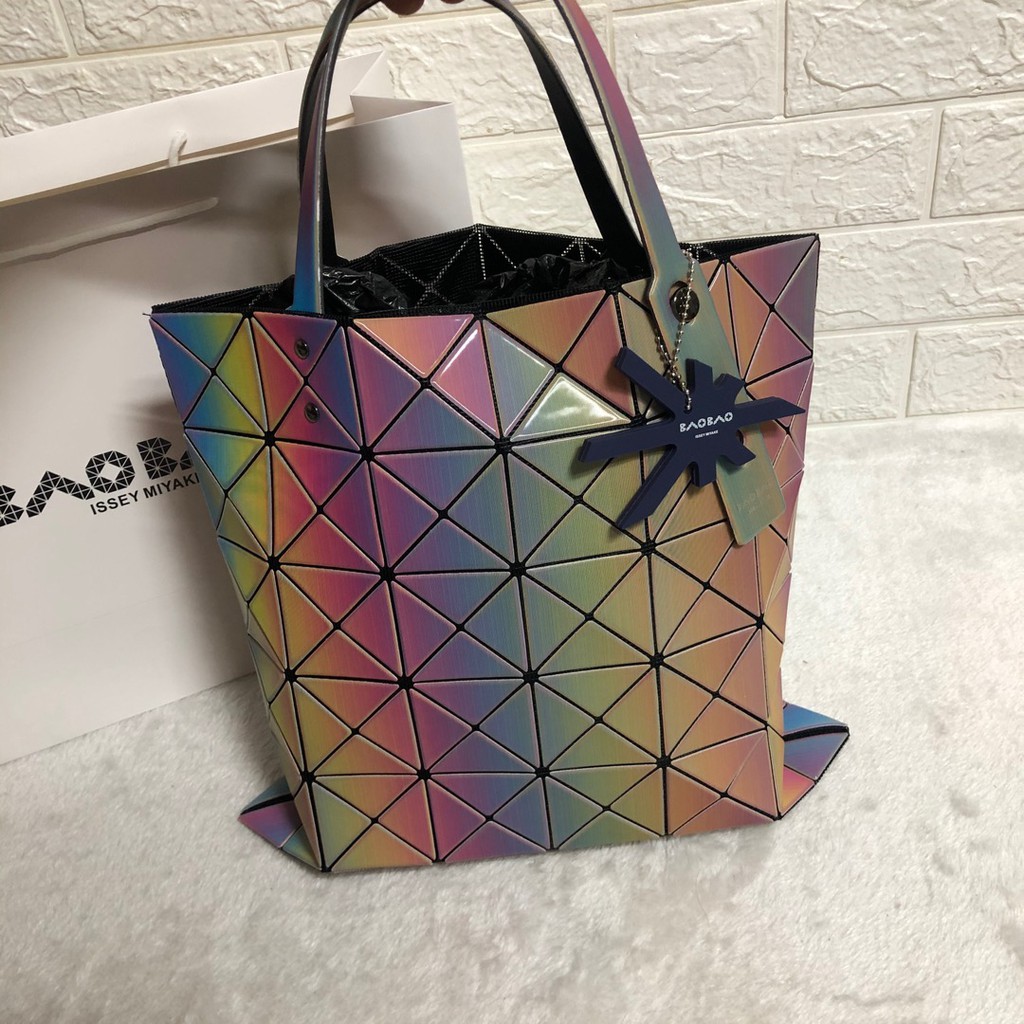 baobao-issey-miyake-rainbow-series-6x6-กระเป๋าถือ-กระเป๋าสะพาย-กระเป๋าช้อปปิ้ง