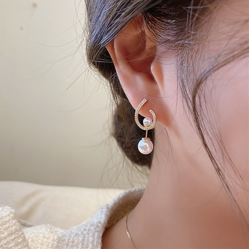 ภาพหน้าปกสินค้า2021 silver needle pearl earrings niche design earrings women จากร้าน hairpin.th บน Shopee