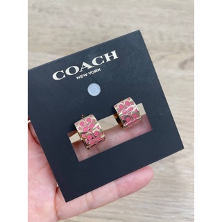 ต่างหู SIGNATURE HUGGIE EARRINGS (COACH C7770)  สีชมพู