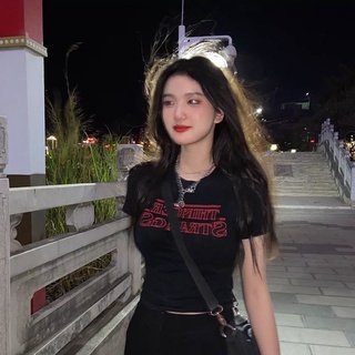 เสื้อยืดแขนสั้นผ้าฝ้าย ~ เสื้อนักเรียนทรงสลิมสั้นพิมพ์ลายตัวอักษร