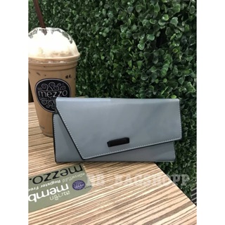 CHARLES &amp; KEITH AYSMMETRIC FLAP WALLET (สีเทา) (Outlet)