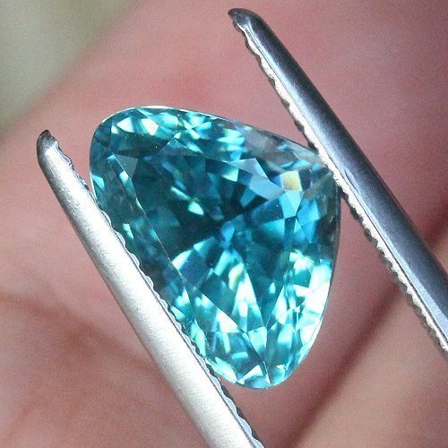 พลอยเพทาย-blue-zircon-นน3-99กะรัต