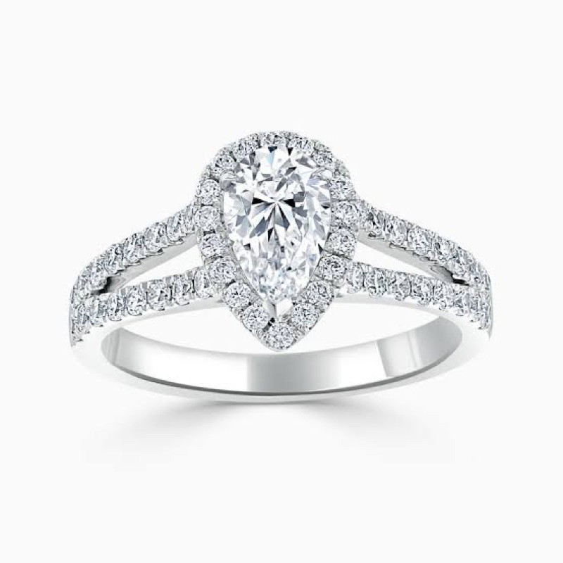 natural-pear-diamond-ring