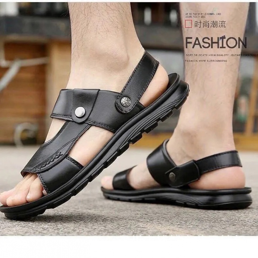 ภาพหน้าปกสินค้าคุ้มค่า รองเท้าแตะชาย กันลื่นในฤดูร้อน สวมด้านนอก ระบายอากาศ รองเท้าชายหาดลำลอง SJ3354