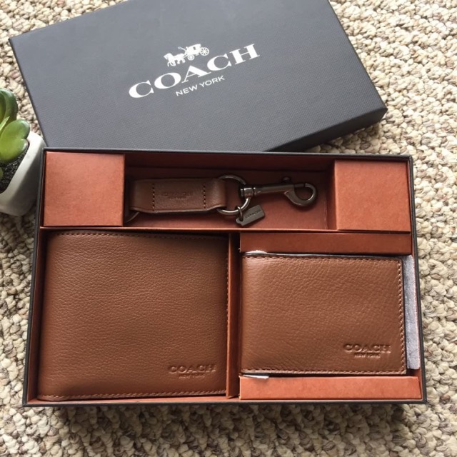 Coach boxed compact id wallet with trigger snap key fob hot sale