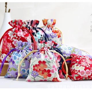 สินค้า 🍍🍍PK🍍🍍 ถุงผ้าลายดอกไม้ ถุงผ้าสไตล์จีนๆ ถุงหูรูด ถุงหูรูดน่ารักๆ ถุงพิมพ์ลาย กระเป๋าผ้า ของชำร่วย ราคาถูกๆ