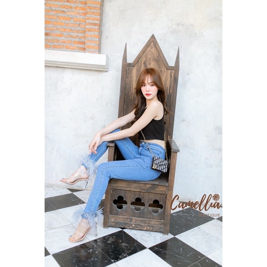 camelliaboutique-cm0104-setกางเกงยีนเอวสูงผ้ายืดนิดหน่อย-ปลายขาขนฟูๆ-ยาวๆ-ขนแน่นๆ-มากคะ-มาพร้อมเสื้อกล้ามสีดำ