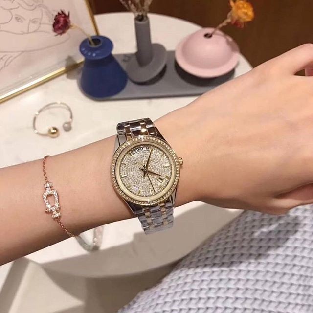 ภาพสินค้านาฬิกาMICHAEL KORS นาฬิกาข้อมือ watch นาฬิกาแบรนด์เนม นาฬิกาข้อมือผู้หญิงนาฬิกา ไมเคิล คอร์ brandname OWM155 จากร้าน outlet_watch_premium บน Shopee ภาพที่ 8