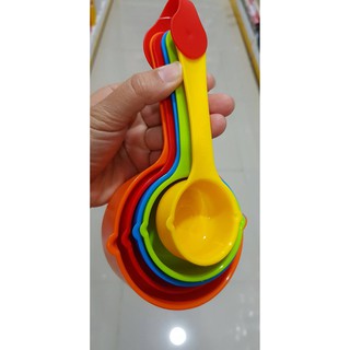 ถ้วยตวง ทำขนม 5 ชิ้น (คละสี) Multi-color plastic measuring cups