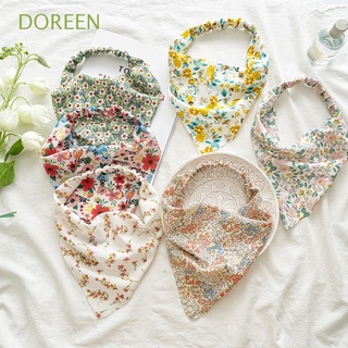 Doreen ผ้าโพกหัวผ้าโพกหัวทรงสามเหลี่ยมลายดอกไม้สไตล์วินเทจสําหรับสตรี