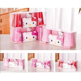 ชุดวางแปรงสีฟัน เซต Hello Kitty มีทั้งหมด 3 สี มีช่องใส่แปรง 3 อัน พร้อมแก้วน้ำ 2 ใบ ด้านหลังเป็นแผ่นกาวติดผนัง