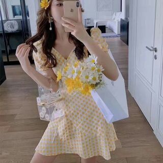 yellow blossom 3D dress

🌼New in
-สินค้านำเข้า ห้อยป้าย-
พร้อมส่งค่ะ เดรสเกาหลีทรงป้ายหน้าผูกเอวผ้าฝ้ายปักลายดอกไม้3D