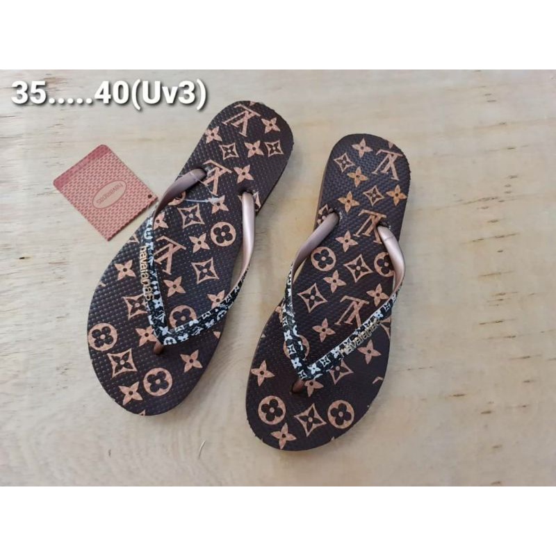 ภาพหน้าปกสินค้ารองเท้าแตะ havaianaas มีสินค้าพร้อมส่งนิ่มใส่สบาย