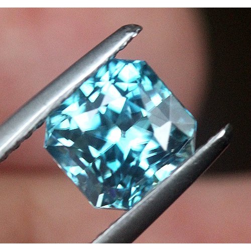 พลอยเพทาย-blue-zircon-นน2-95กะรัต