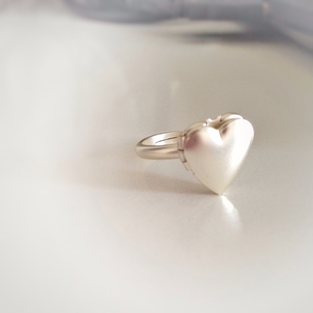 heart-locket-ring-by-chocolate-save-theday