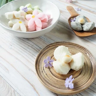 ขนมไทย สุคันธา กลีบลำดวน ขนมอร่อยจากเพชรบุรี รสสัมผัสนุ่ม หวานน้อย หอมควันเทียนแบบไทยแท้ photo