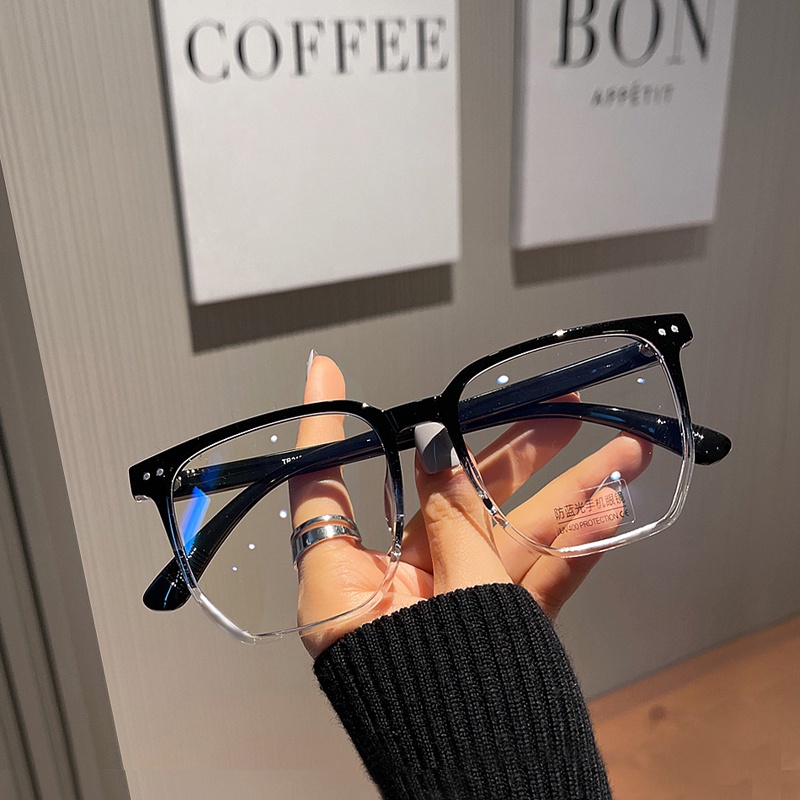 ภาพหน้าปกสินค้าแฟชั่นผู้หญิง ผู้ชาย ฟูลเฟรม สีฟ้า บล็อกเลนส์ แว่นตา สีดํา สีขาว ไล่ระดับสี แว่นตาออปติคอล แว่นตานักเรียน