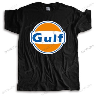 [S-5XL] 【Preferred Boutique】gildan เสื้อยืดแขนสั้น ผ้าฝ้าย 100% พิมพ์ลายโลโก้น้ํามันอ่าว หรูหรา แฟชั่นฤดูร้อน สําหรับผู้