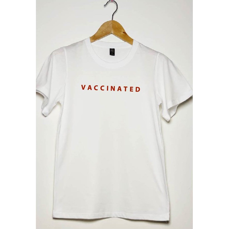 เสื้อยืด-vaccinated-ลายสีแดง-ฉีดวัคซีนแล้ว