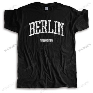 [S-5XL] GILDAN 【Ins】ใหม่ เสื้อยืดแขนสั้น คอกลม ผ้าฝ้าย 100% พิมพ์ลาย Berlin Deutschland Bigger Size Homme สีดํา สําหรับผ