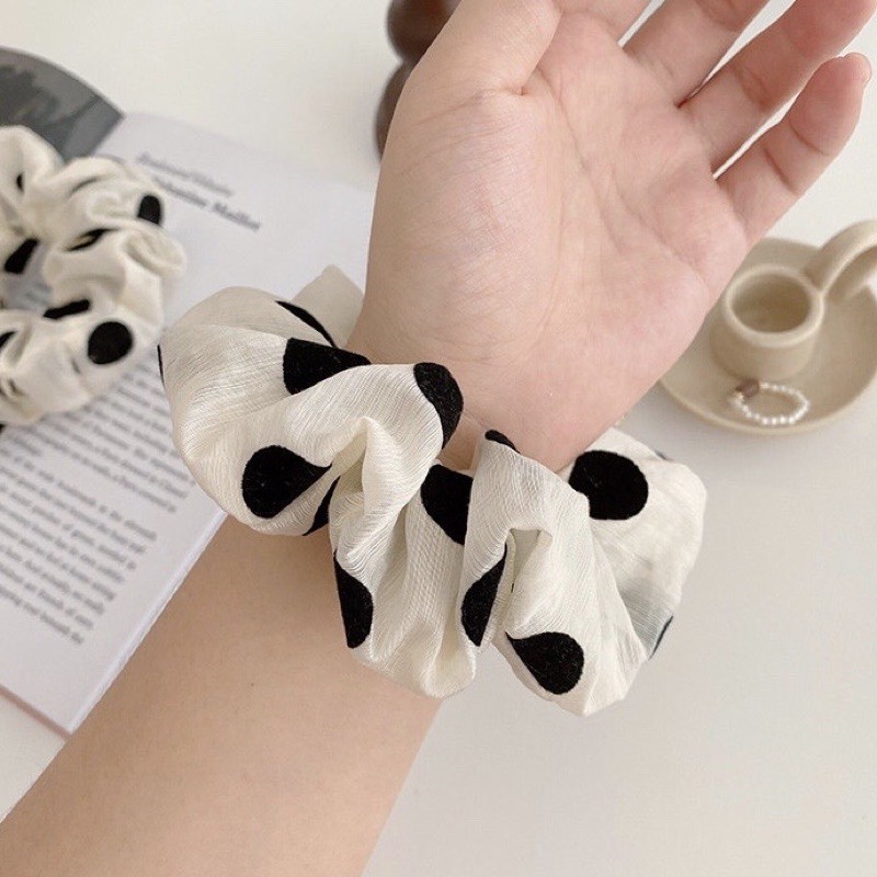 s0001-scrunchie-ยางรัดผมลายจุดสีดำ