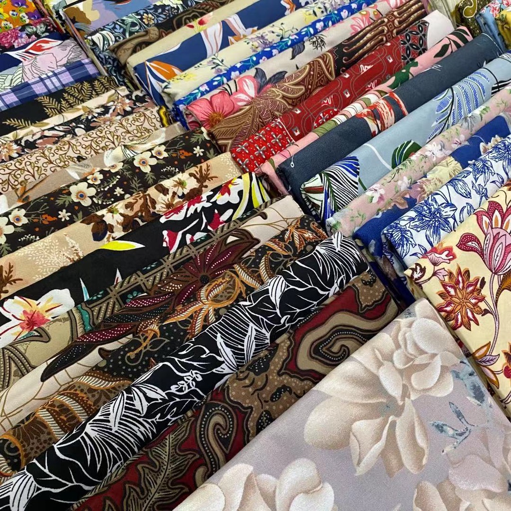 ภาพสินค้าผ้าถุงลายสวย โสร่ง ดอกไม้ กว้าง 2 เมตร เย็บแแล้ว พร้อมใส่ จากร้าน gagaga_sarong บน Shopee ภาพที่ 9