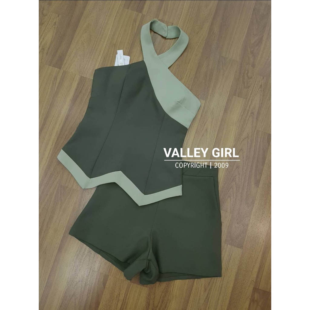 valley-girl-เสื้อ-กางเกงขาสั้น-เนื้อผ้าคือดีมาก-อกเสริมฟองน้ำ-มีสายเกี่ยวไม้แขวนเสื้อเหมือนงานแบรนด์ในห้างให้ด้วย