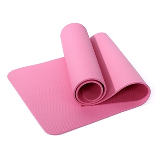 ภาพขนาดย่อของภาพหน้าปกสินค้าพร้อมส่ง  เสื่อโยคะ YOGA MAT ขนาดใหญ่ 183x61cm พร้อมถุงใส่เสื่อโยคะและสายรัดเสื่อโยคะ เบาะเล่นโยคะ แผ่นรองโยคะ A017 จากร้าน ninja.j9 บน Shopee ภาพที่ 1