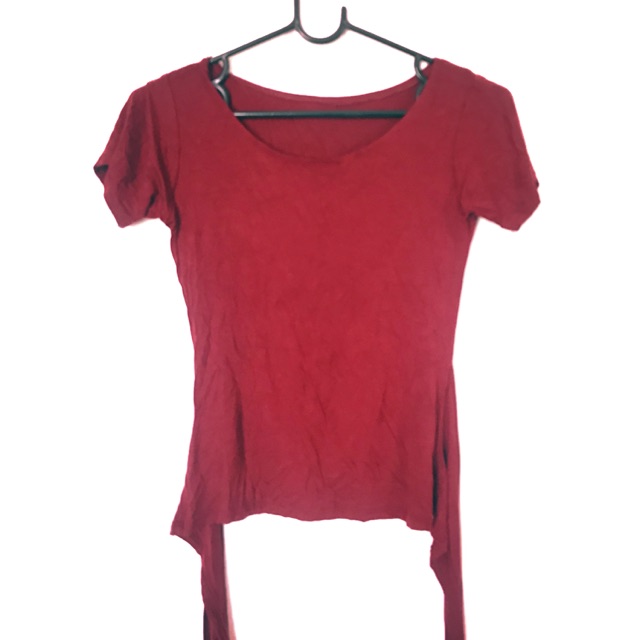 เสื้อยืด-ผูกหลังสีแดง